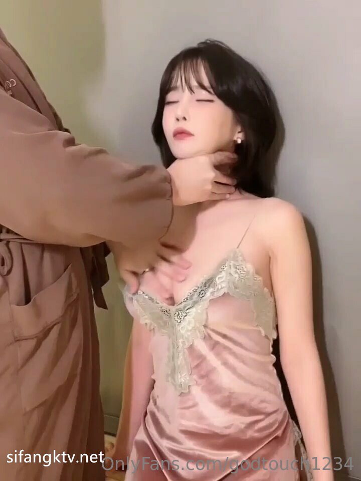 妈妈的女儿系列-大奶子Reagan Foxx教Lena Paul伺候她的火辣继兄